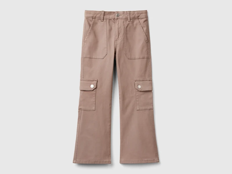 Pantaloni cargo a zampa