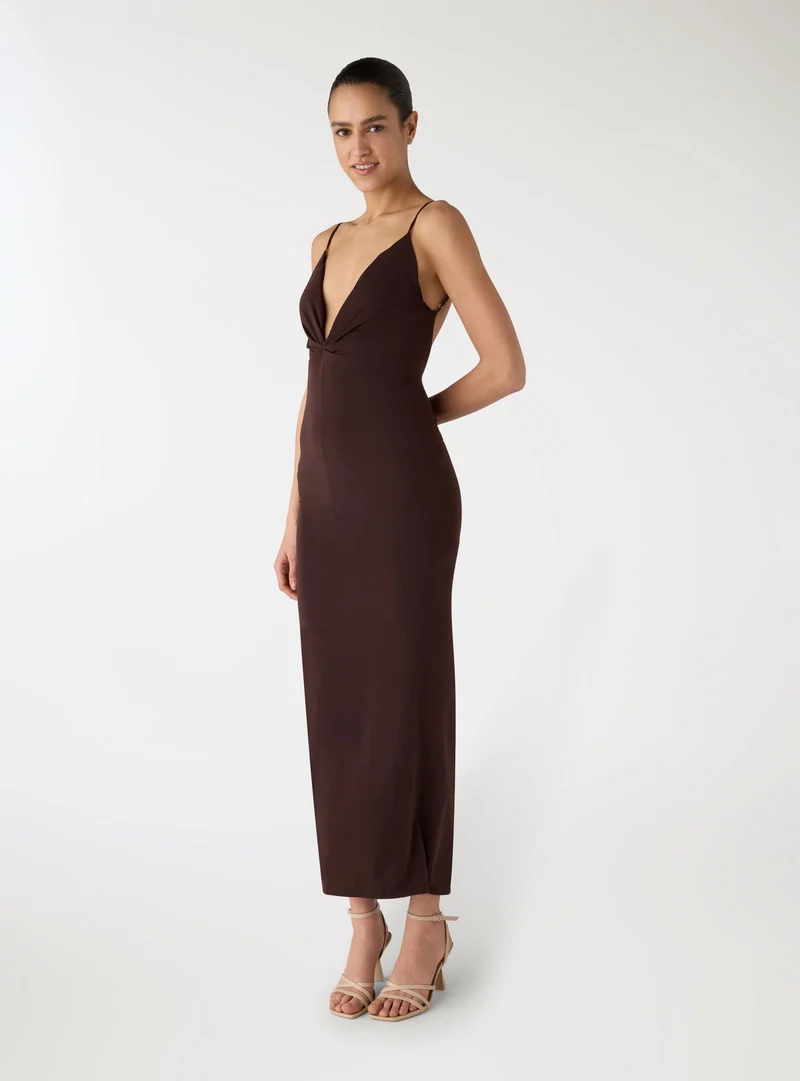 Vestito lungo con coppe e arricciatura dietro