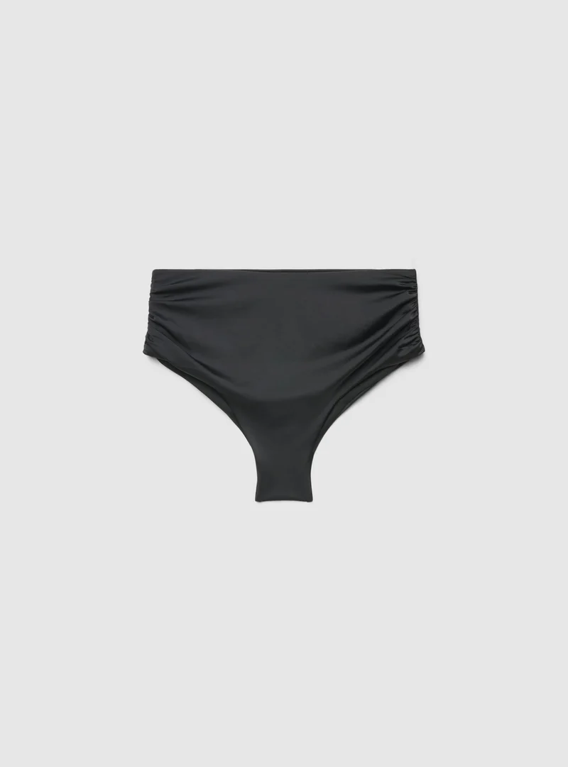 Slip bikini a vita alta contenitivo