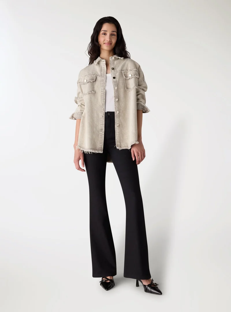 Shacket in denim con tasconi