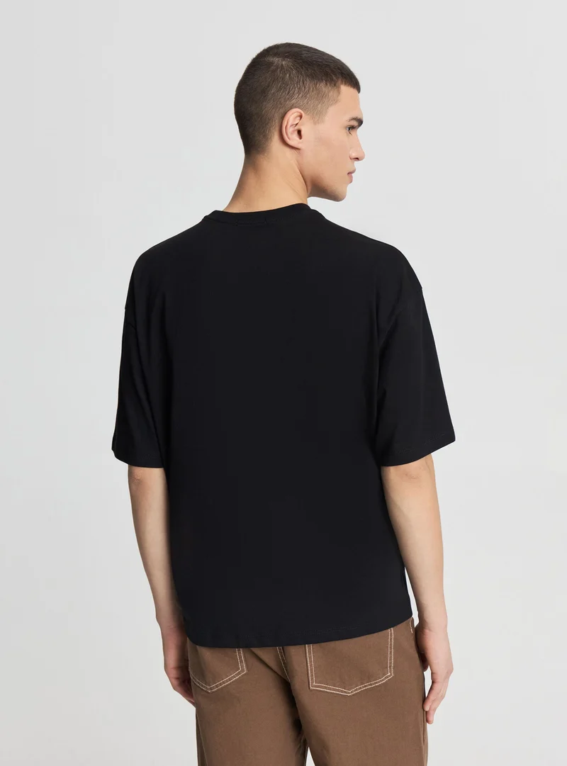 T-shirt over con stampa numero