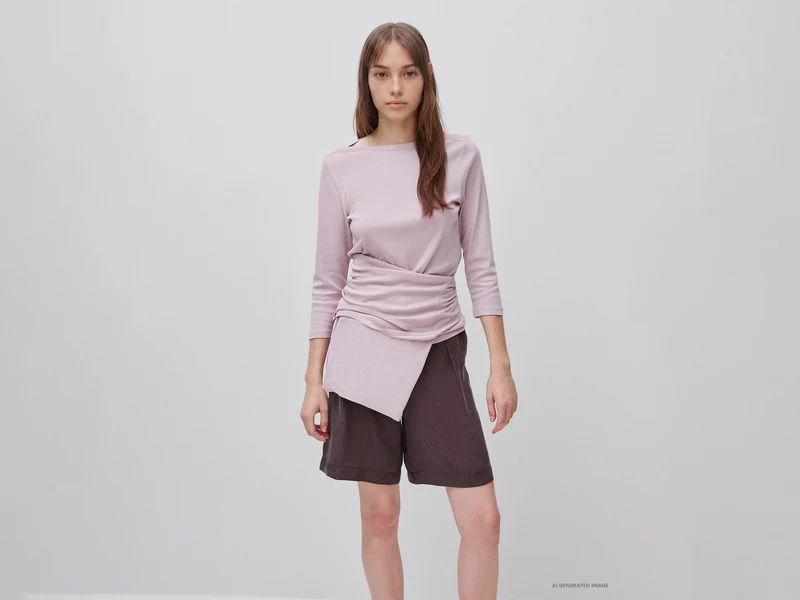 T-shirt slim fit con scollo a barchetta