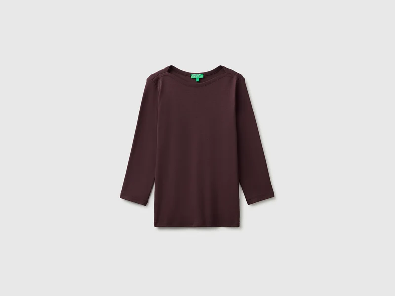 T-shirt slim fit con scollo a barchetta