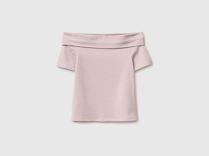 T-shirt con scollo a barchetta