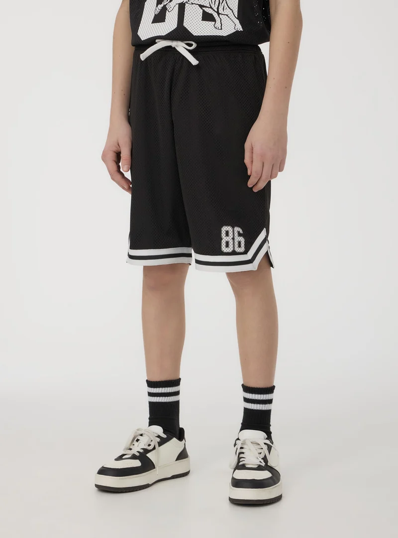 Pantaloncini in rete stile basket