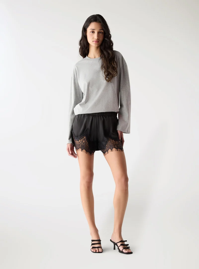 Shorts con inserto in pizzo satin