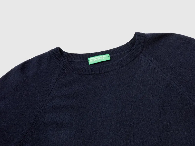 Maglia girocollo blu notte in misto lana e cashmere