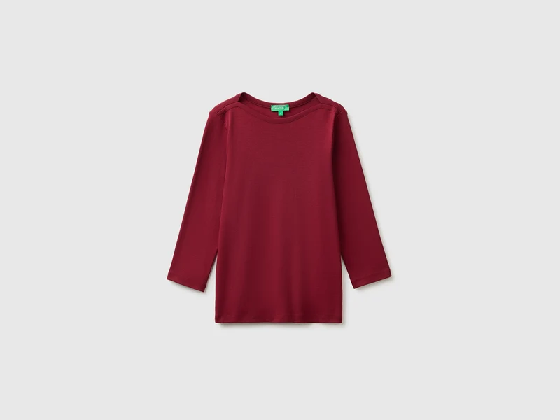 T-shirt slim fit con scollo a barchetta