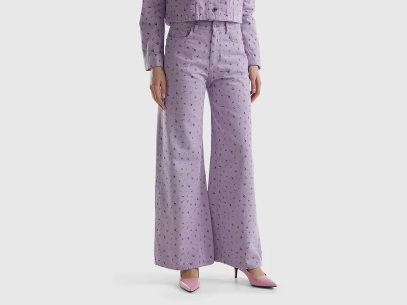 Pantaloni ampi con stampa fiori