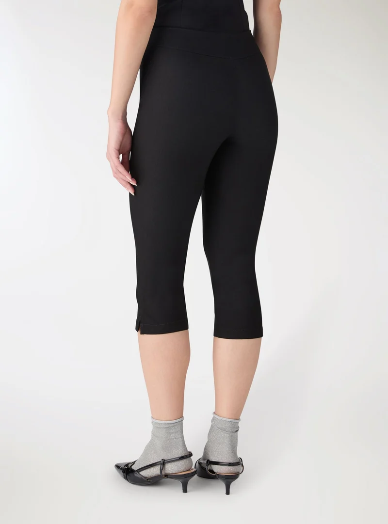 Pantaloni capri a tinta unita