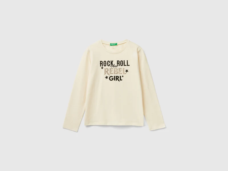 T-shirt con applicazione borchie