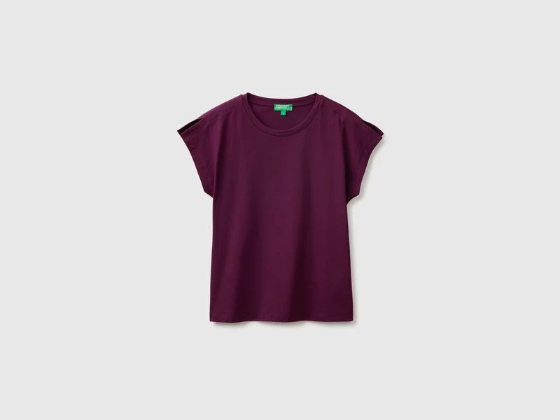 T-shirt con spacchetti sulla manica