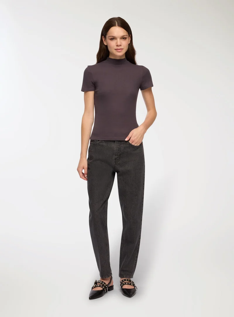 T-shirt lupetto a costine