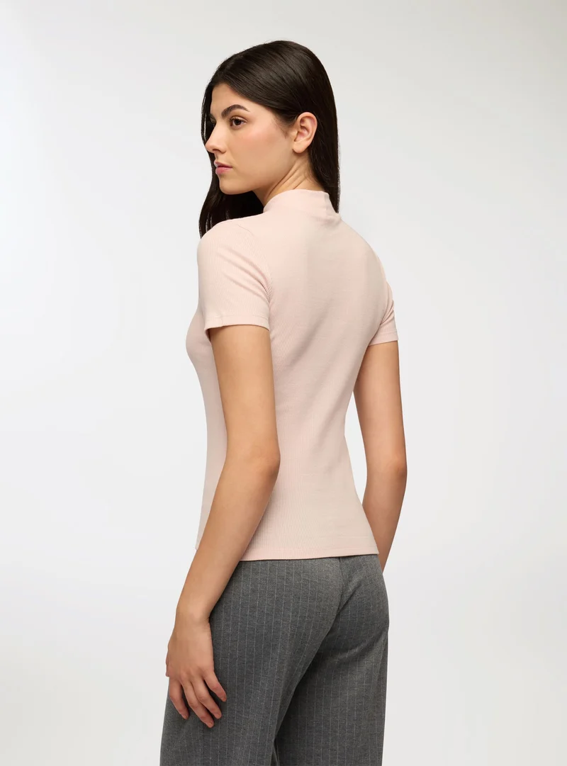 T-shirt lupetto a costine
