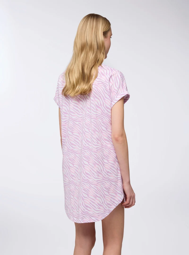 T-shirt maxi del pigiama a fantasia con scritta