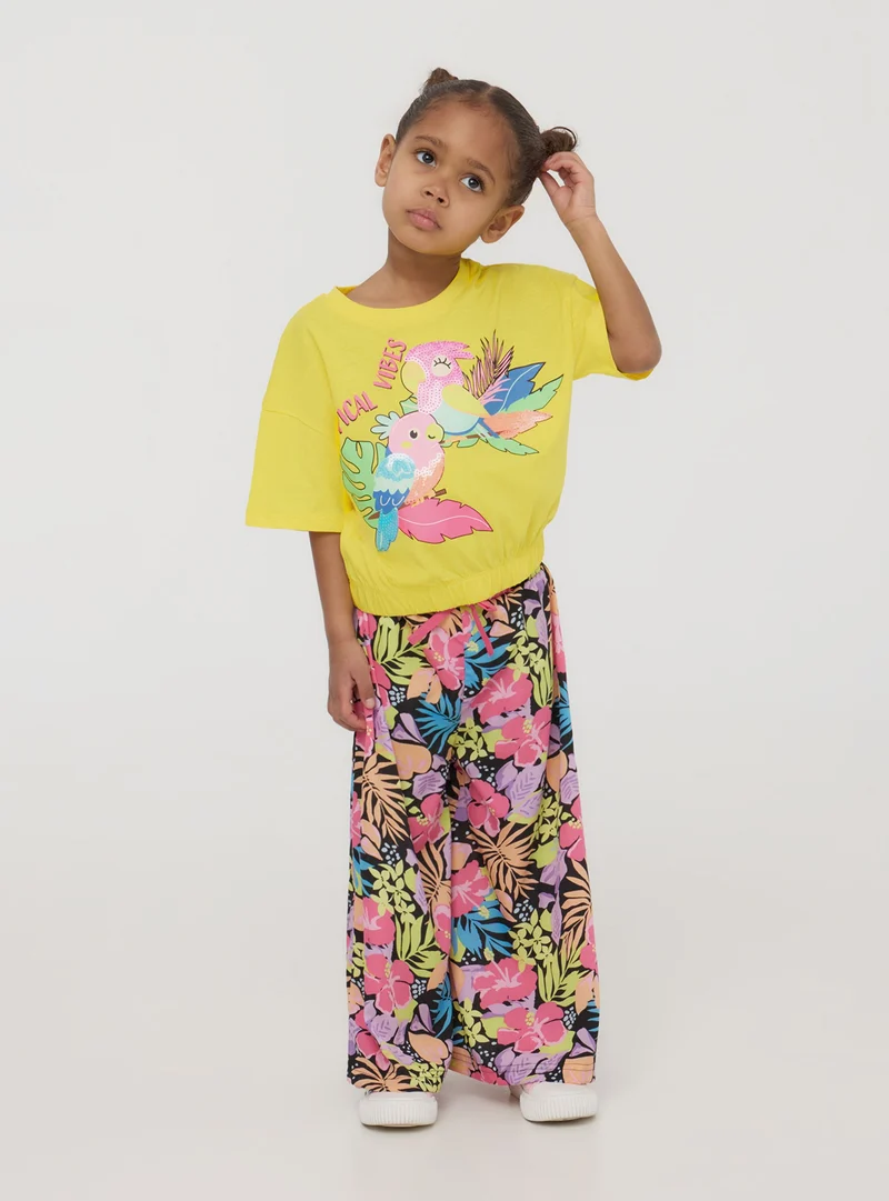 T-shirt con elastico e stampa pappagalli