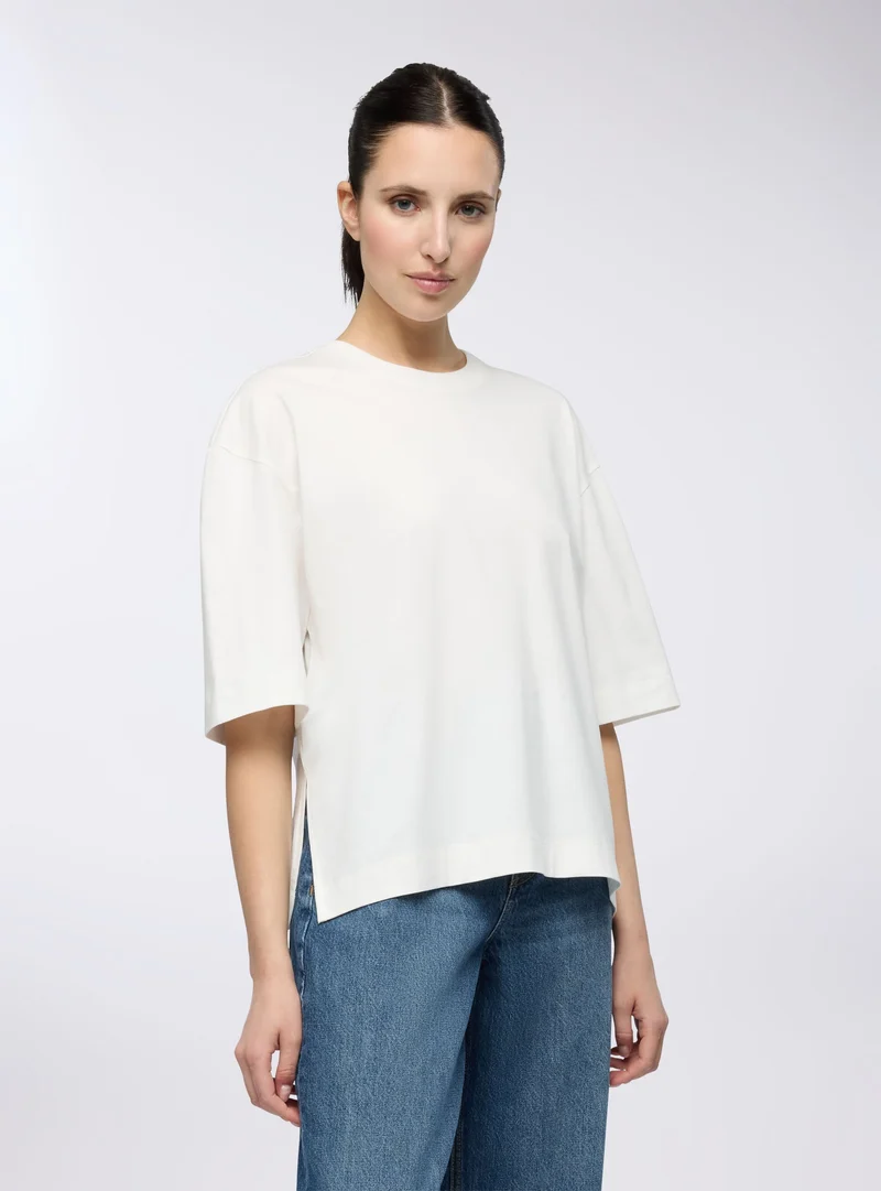 T-shirt over tinta unita