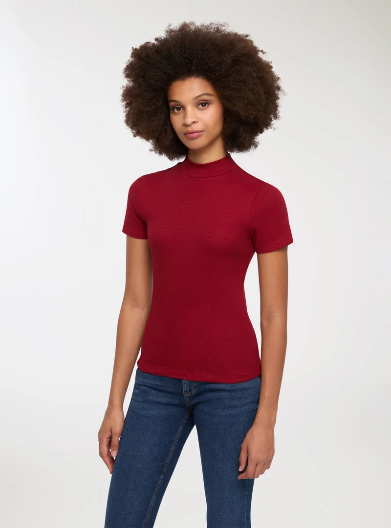 T-shirt lupetto a costine