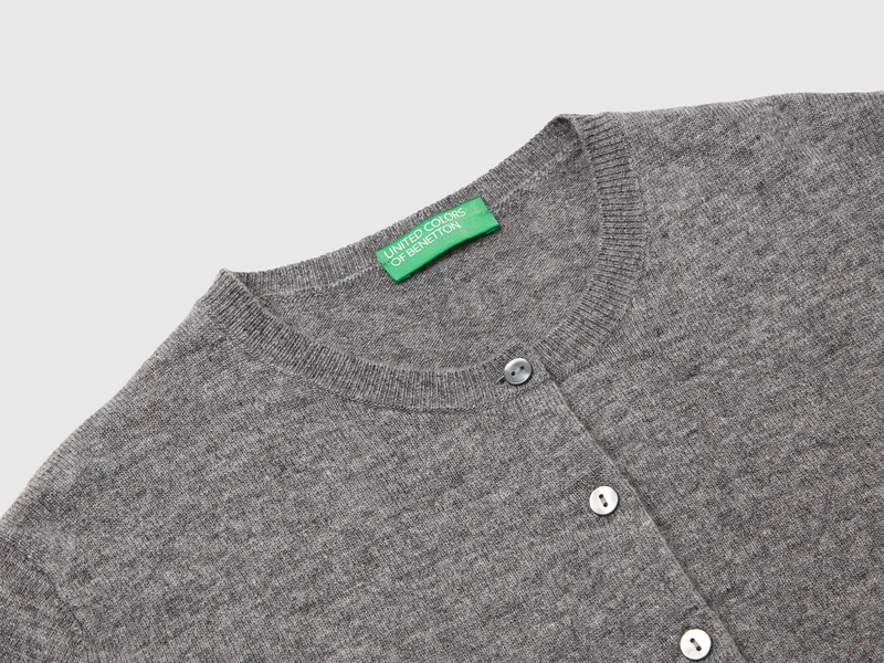 Cardigan girocollo grigio topo in pura lana Merino