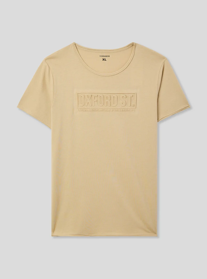 T-shirt taglio vivo con scritta 3D