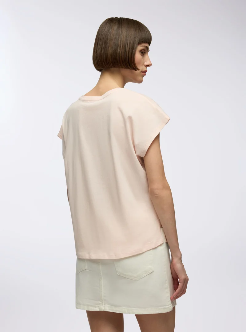 T-shirt con stampa aloha e fiori