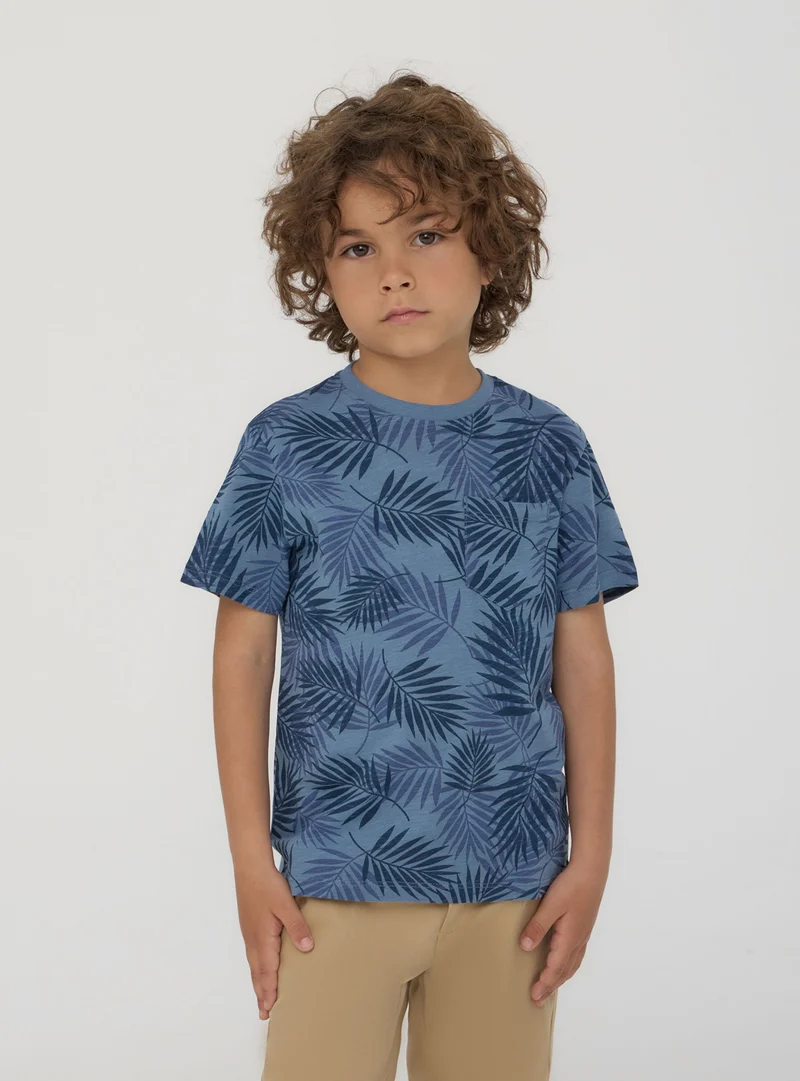 T-shirt con taschino fantasia foglie