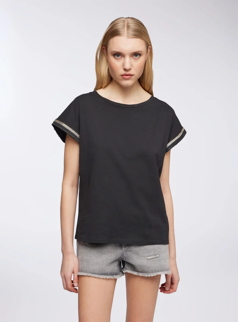 T-shirt con passamaneria