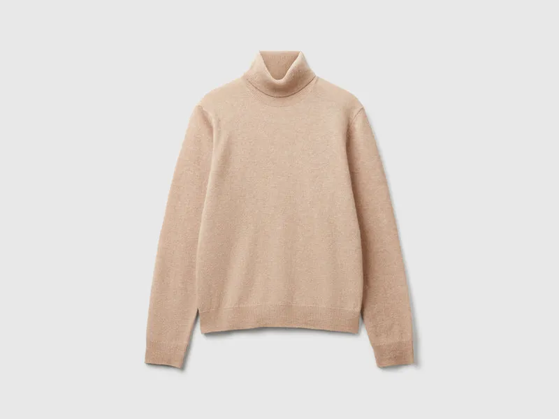 Maglione dolcevita beige in pura lana Merino