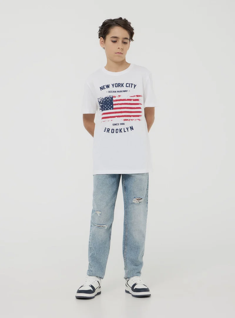 T-shirt con stampa bandiera