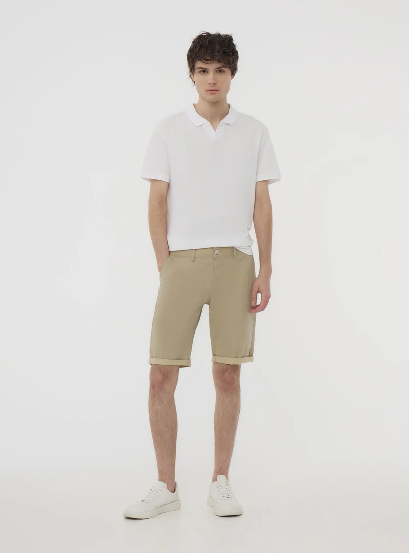 Pantaloncini con microfantasia geometrica