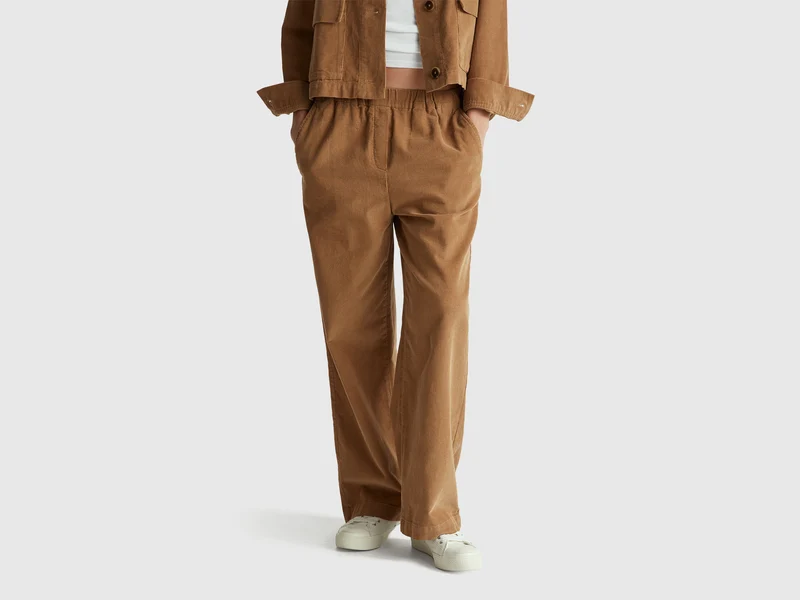 Pantaloni ampi in velluto