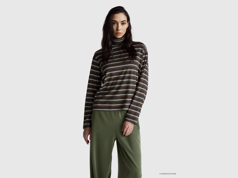 T-shirt a righe con collo lurex