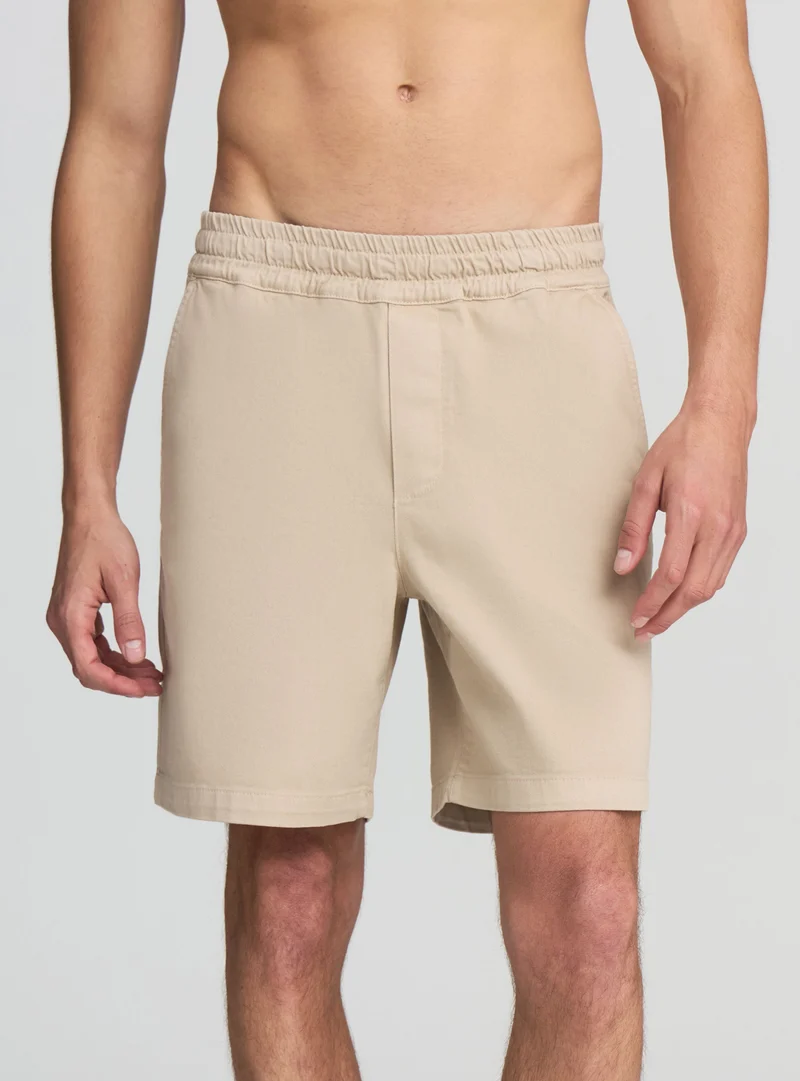 Pantaloncini con elastico in vita