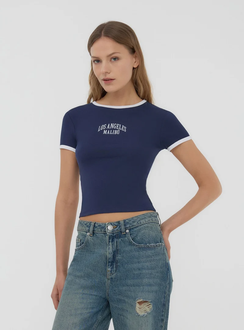 T-shirt ringer tee con stampa college