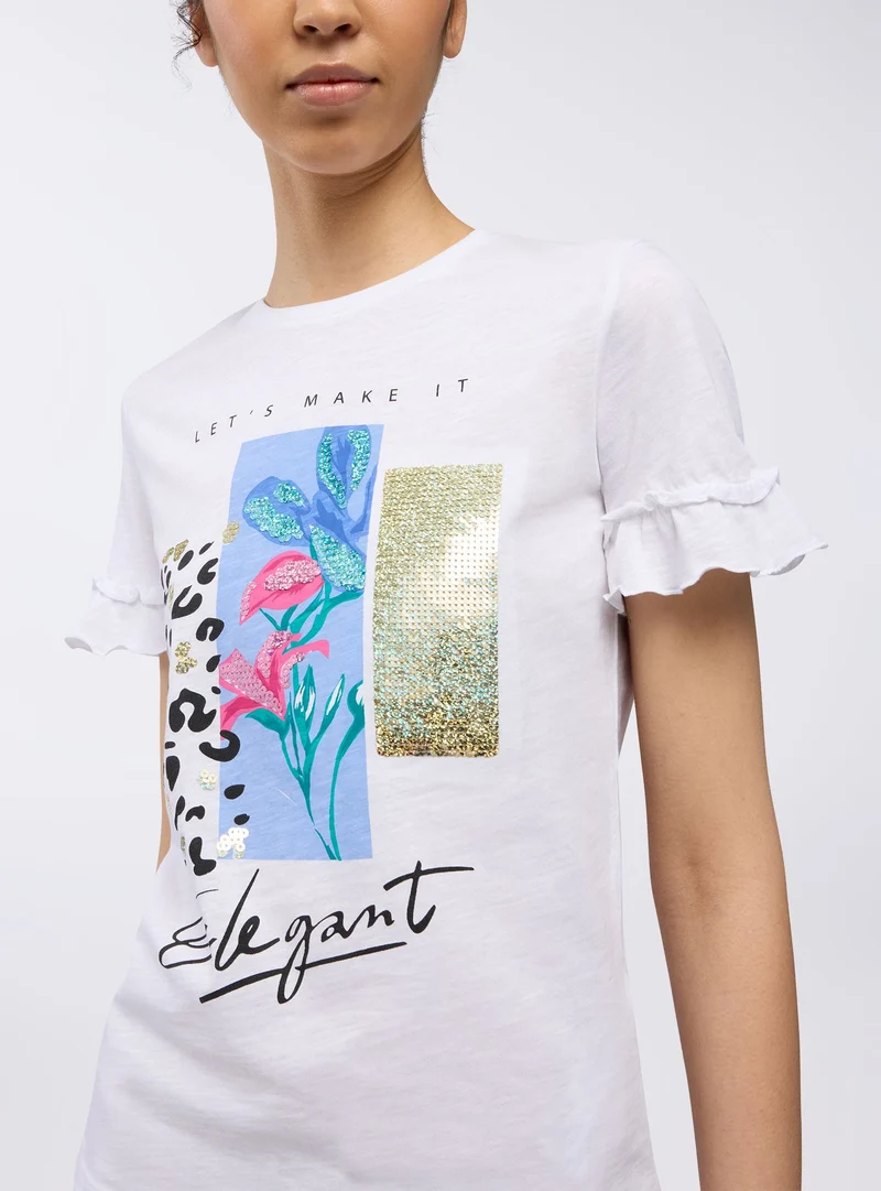 T-shirt con maniche volant e applicazioni