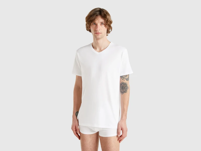 T-shirt con scollo a V in cotone a fibra lunga