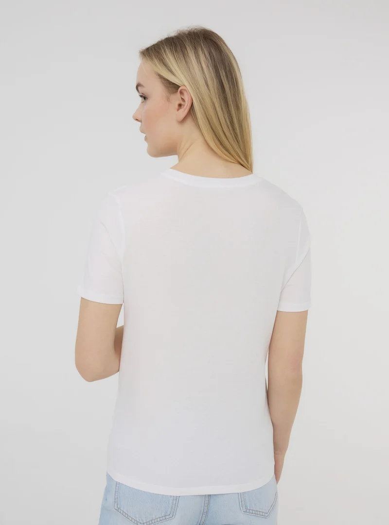 T-shirt con stampa a fantasia laminata