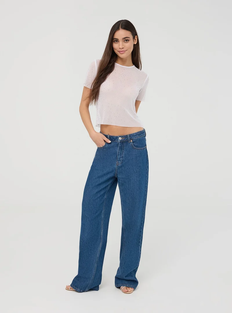 T-shirt in tulle con strass all-over