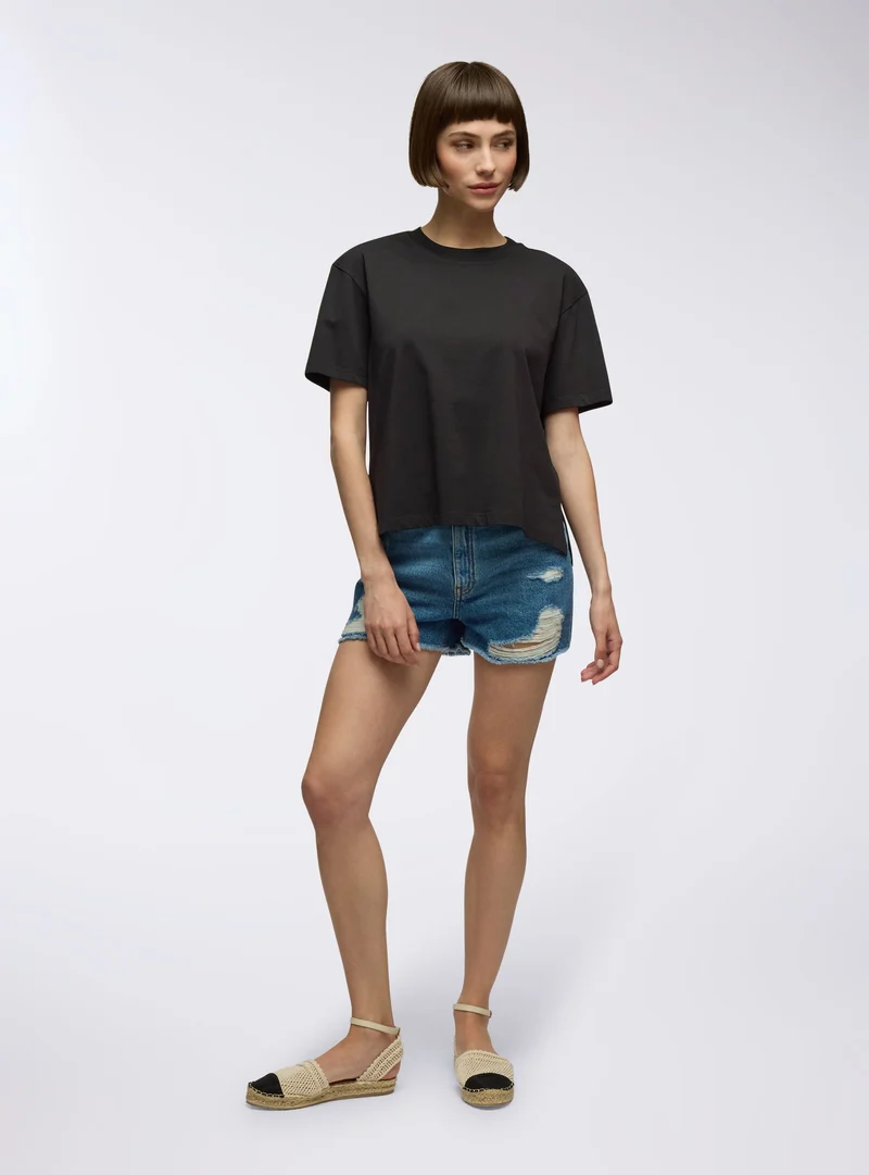 T-shirt con spacchi