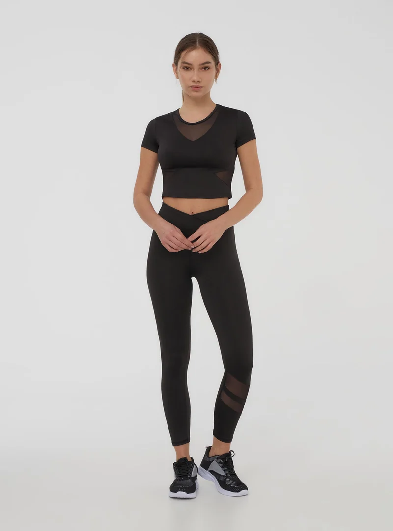 T-shirt crop in microfibra con trasparenze