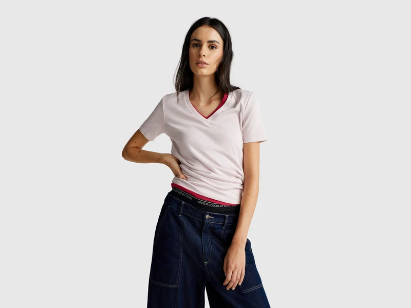 T-shirt in puro cotone con scollo a V
