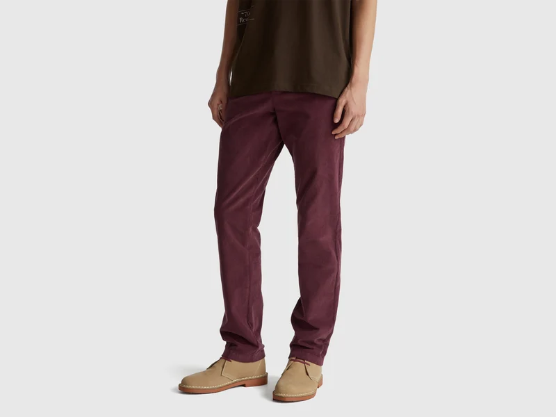 Pantaloni slim fit in velluto stretch
