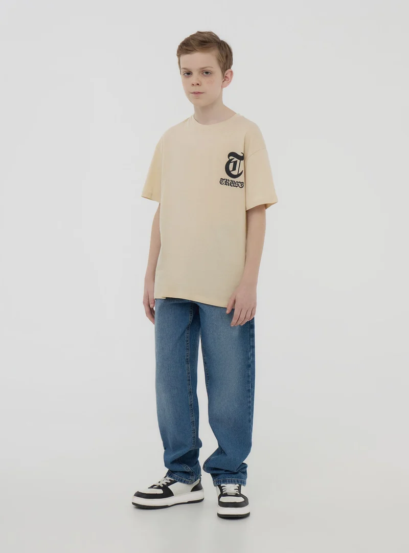 T-shirt con stampa ali sul retro