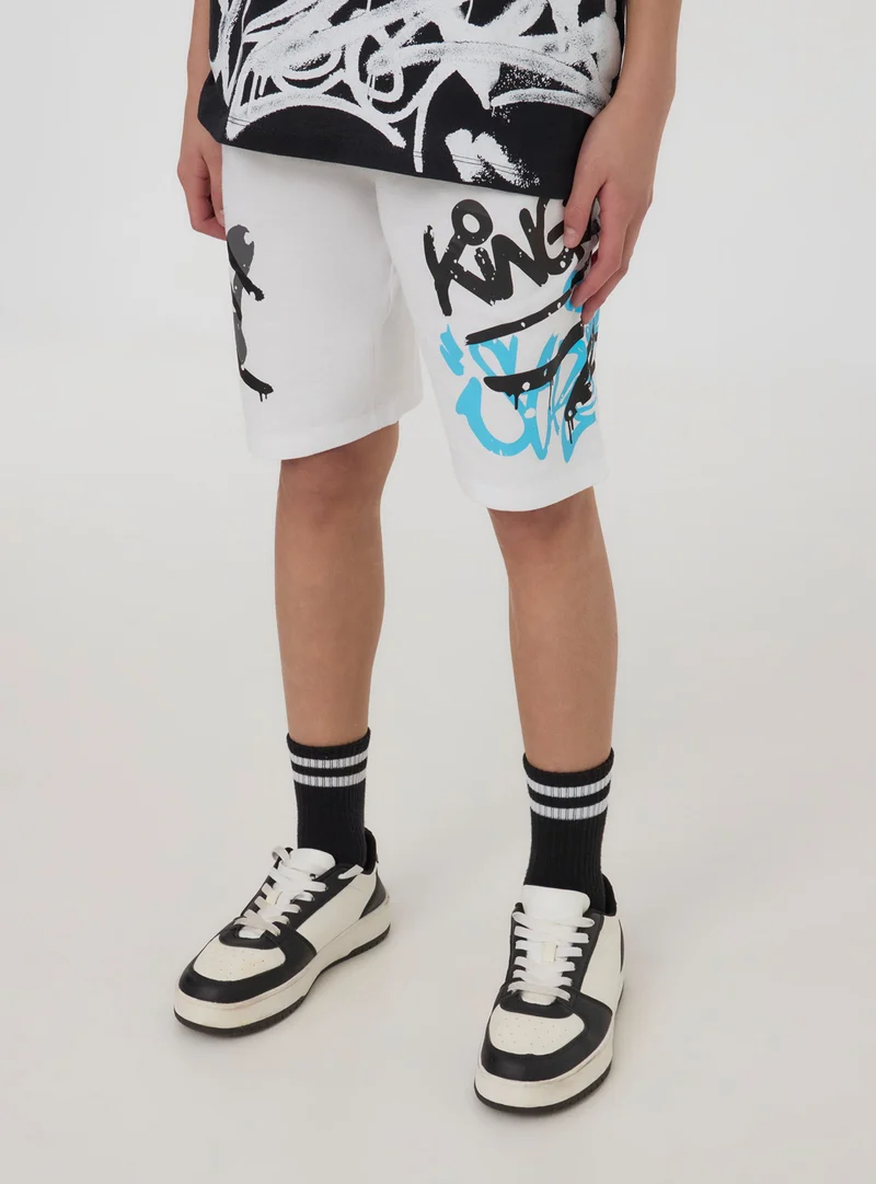 Pantaloncini tuta con stampa graffiti