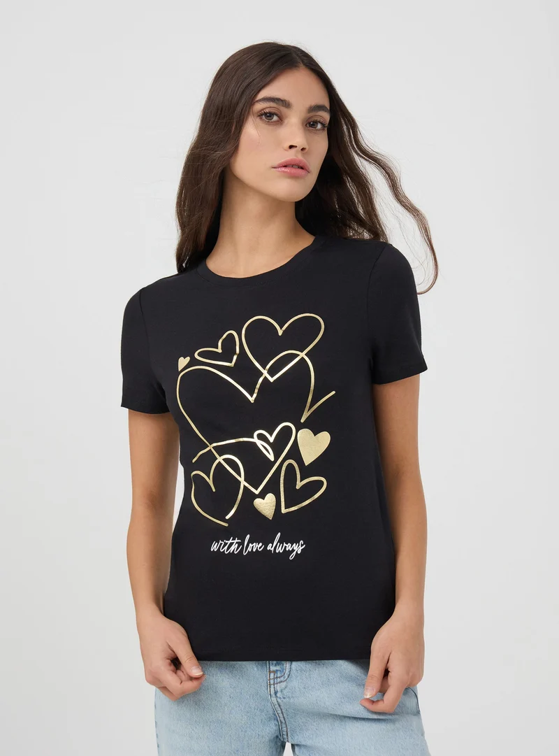 T-shirt con stampa laminata con cuore