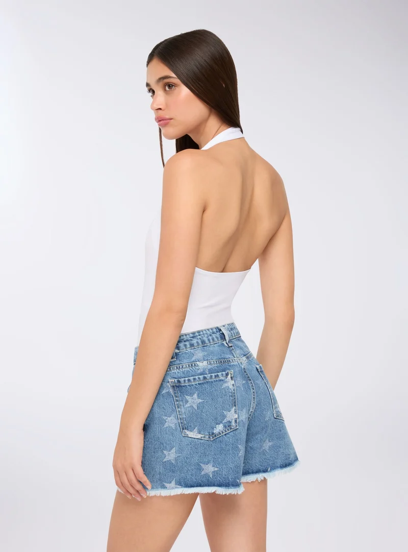 Shorts jeans con stelle e strappi