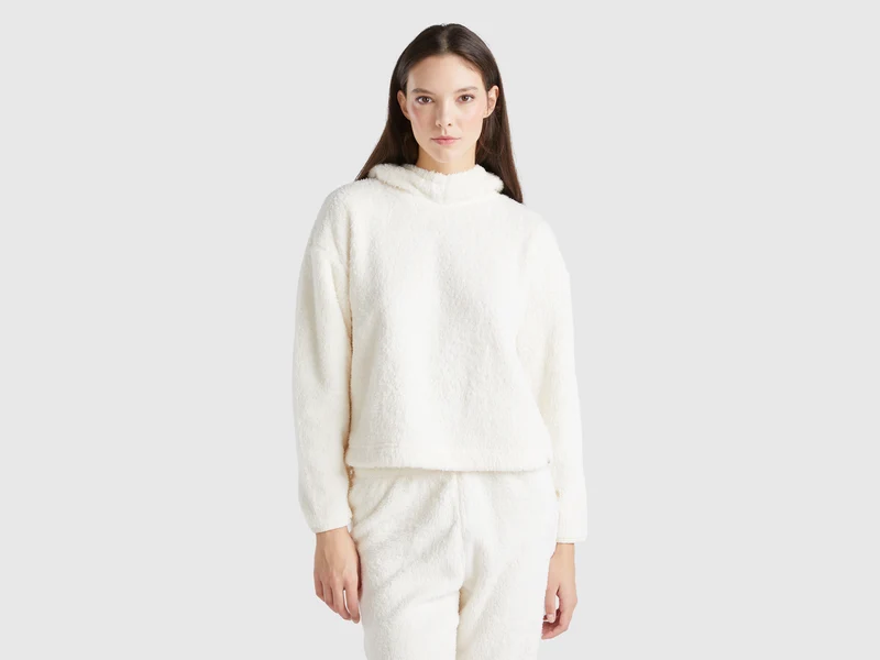 Maglia con cappuccio in pelliccia sintetica