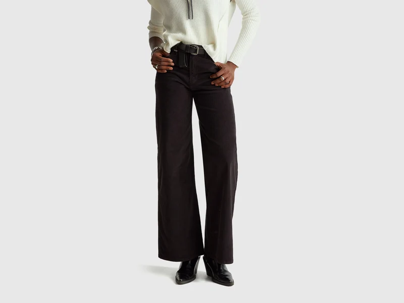 Pantaloni wide fit in velluto