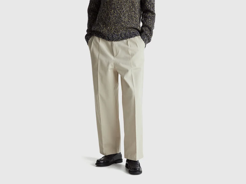 Chino con pieghe