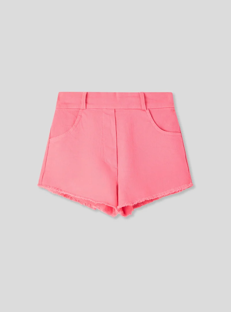 Shorts tinta unita sfrangiati